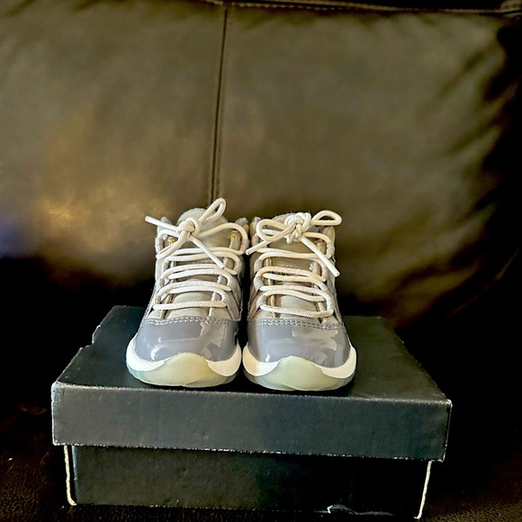 Toddler Jordan 11s size 5c - Picture 2 of 2
